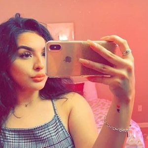 Meet your Posher, Kassandra